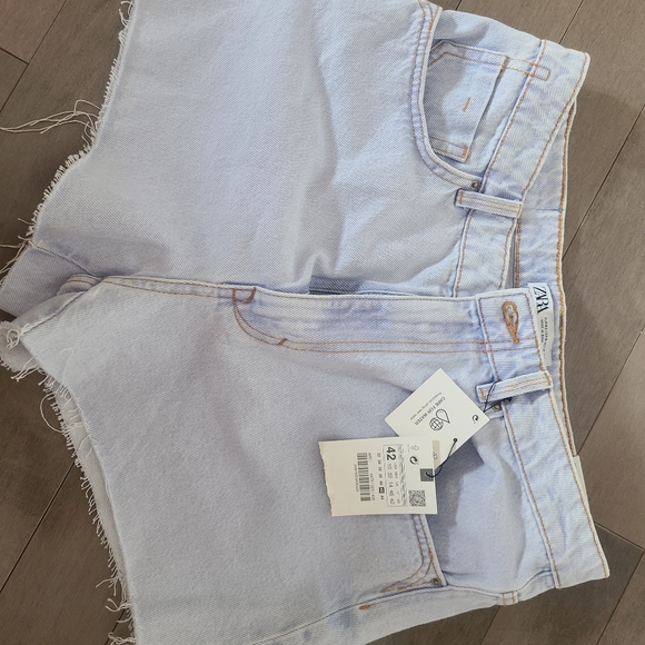 NWT Zara high-rise denim shorts - Picture 2 of 4